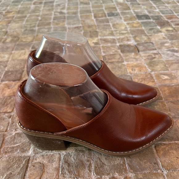 Universal thread Brown Leather Ankle Boots - Picture 3 of 7